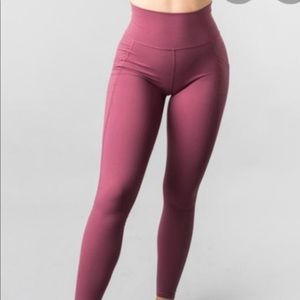 ALPHALETE MAUVE SURFACE POCKET LEGGINGS